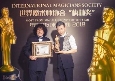 中国魔术师张柏林 斩获魔术界最高荣誉奖项“梅林奖” 
