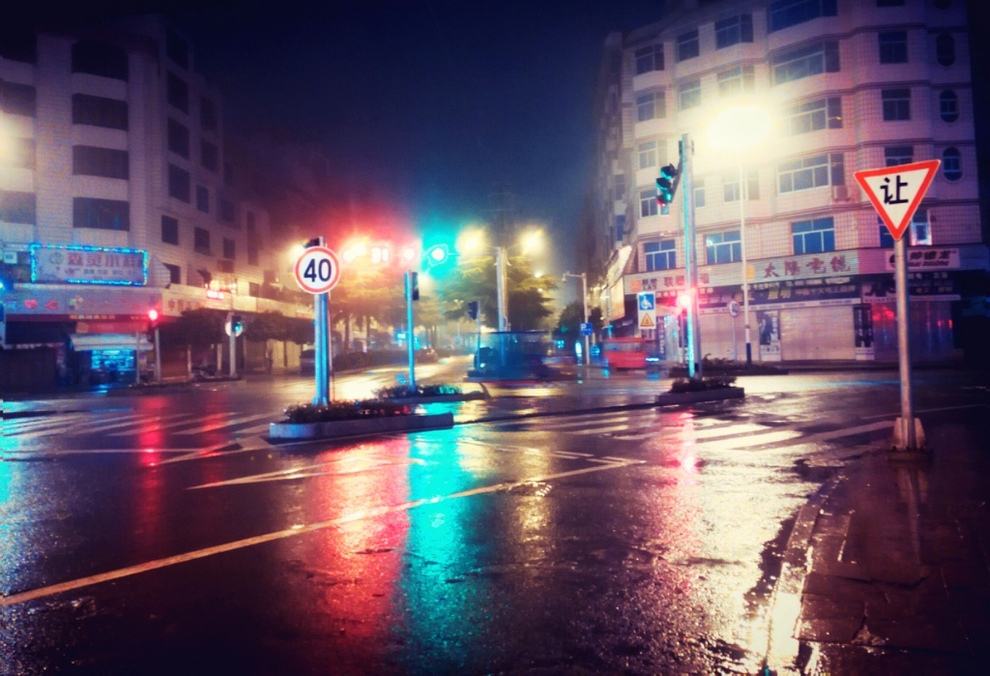雨夜，只会让一个城市更有内涵