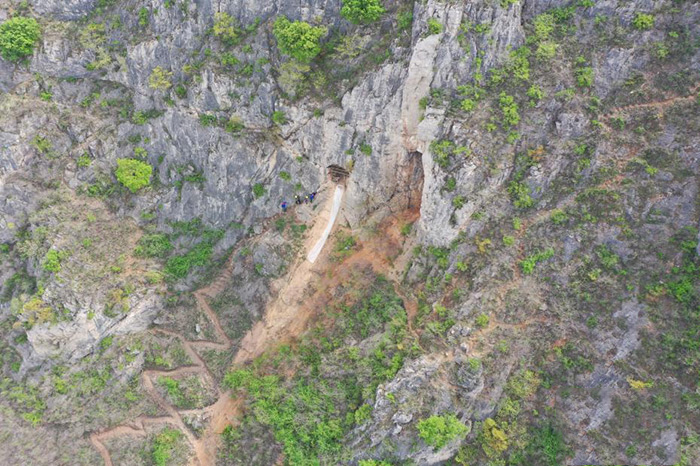 探访距今3万年前古人类的“悬崖豪宅”