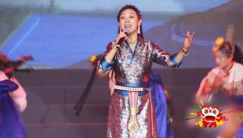 桑娜央金女声独唱《心中的西藏》