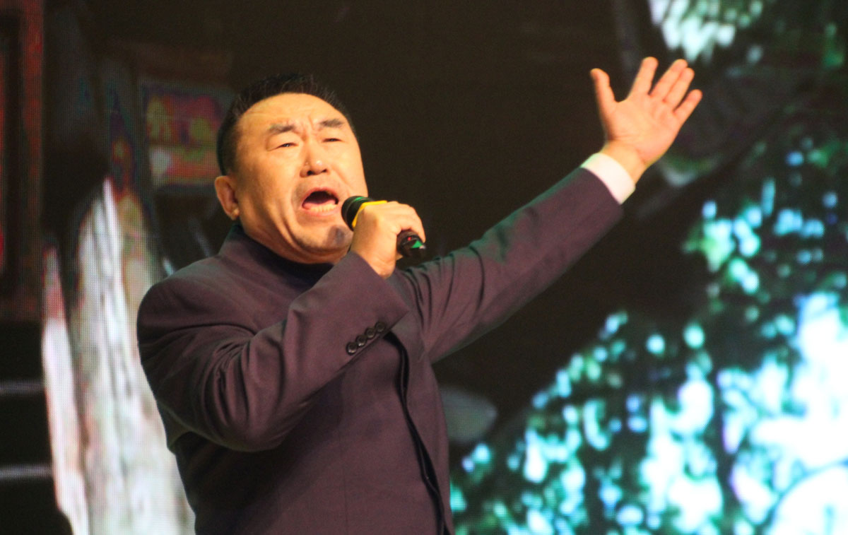 中央电视台原副台长、中华文化促进会副主席高峰朗诵《梦游天姥吟留别》。